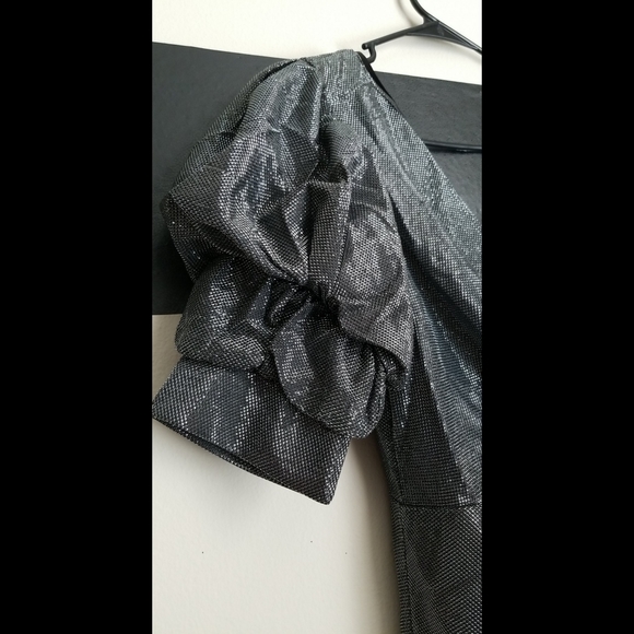 NEW LISTING! BRAND NEW WITH TAGS DO+BE Manhattan Puff Sleeves Dress - Picture 14 of 16